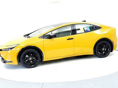 New 2026 Toyota Prius Plug-In Hybrid FWD image 3