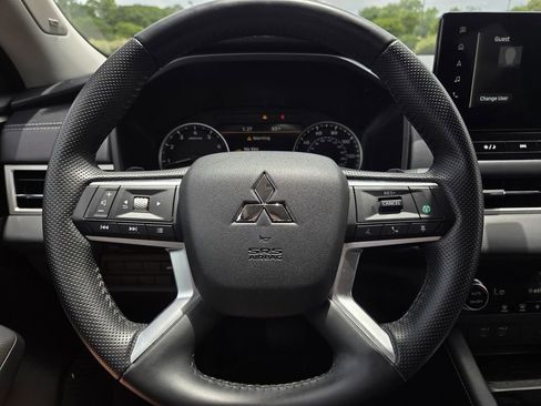 Used 2025 Mitsubishi Outlander SE FWD image 28