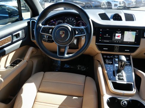 Used 2023 Porsche Cayenne AWD/4WD image 19