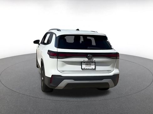 Used 2026 Volkswagen Tiguan SE AWD/4WD image 8