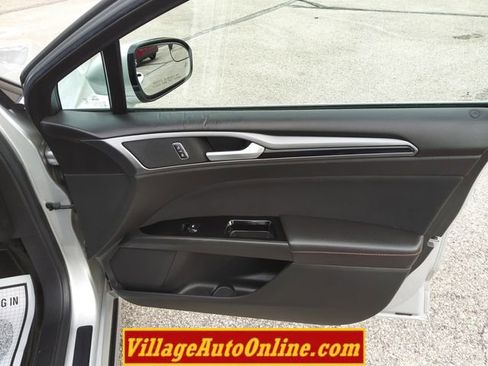 Used 2015 Ford Fusion SE image 37