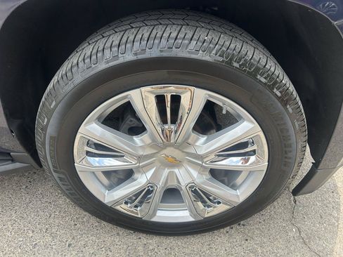 Used 2017 Chevrolet Suburban LT AWD/4WD image 9