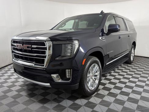 Certified 2023 GMC Yukon XL SLT w/ SLT Luxury Package RWD image 3