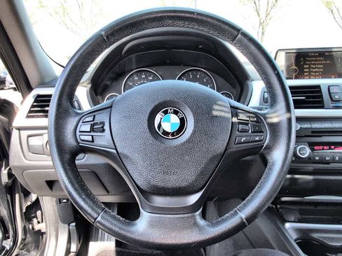 Used 2014 BMW 320i xDrive Sedan AWD/4WD image 21