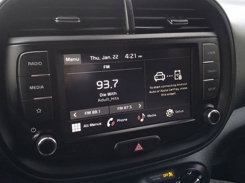 Used 2023 Kia Soul LX image 27