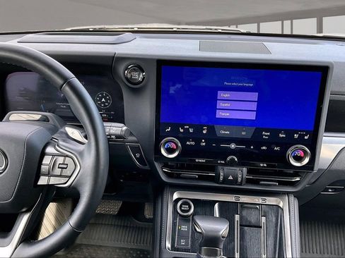 Used 2025 Lexus GX 550 w/ Accessory Package (2T) AWD/4WD image 6