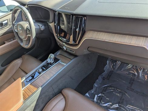 Used 2022 Volvo XC60 T8 Inscription w/ Advanced Package image 35