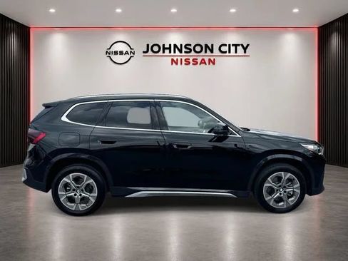 Used 2025 BMW X1 xDrive28i AWD/4WD image 3