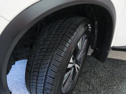 Used 2021 Nissan Rogue SV image 9