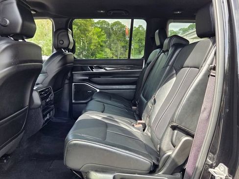 Used 2022 Jeep Wagoneer Series II RWD image 10