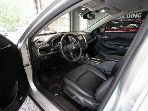 Used 2018 Chevrolet Malibu LT w/ Leather Package FWD image 8