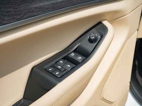 Used 2025 Jeep Grand Cherokee Limited w/ Luxury Tech Group II AWD/4WD image 20