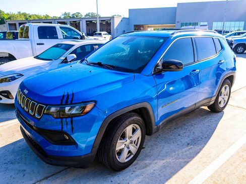 Used 2022 Jeep Compass Latitude FWD image 1