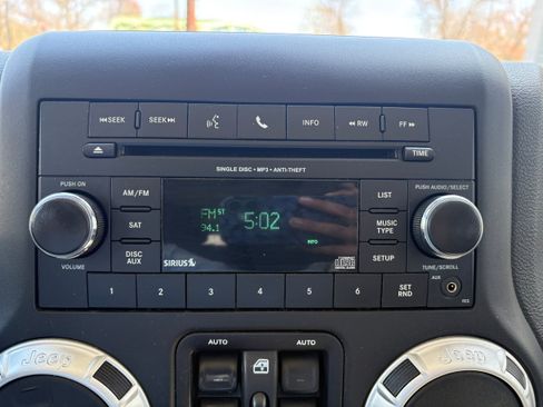 Certified 2017 Jeep Wrangler Unlimited Sahara w/ Connectivity Group image 22