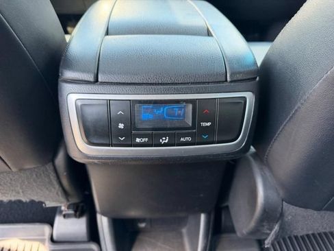 Used 2018 Toyota Highlander XLE AWD/4WD image 12