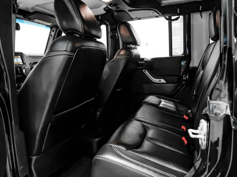 Used 2015 Jeep Wrangler Unlimited Sahara w/ Connectivity Group image 15