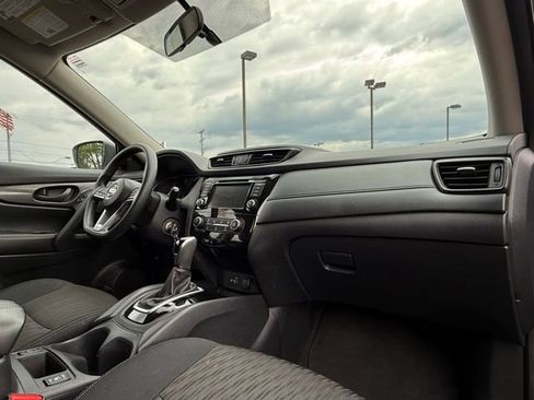 Used 2019 Nissan Rogue S image 18