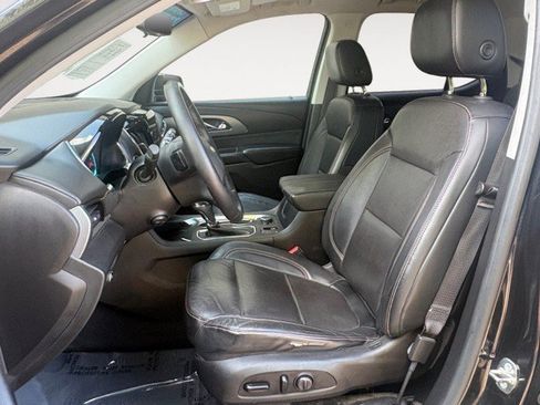Used 2018 Chevrolet Traverse Premier w/ Driver Confidence II Package FWD image 11