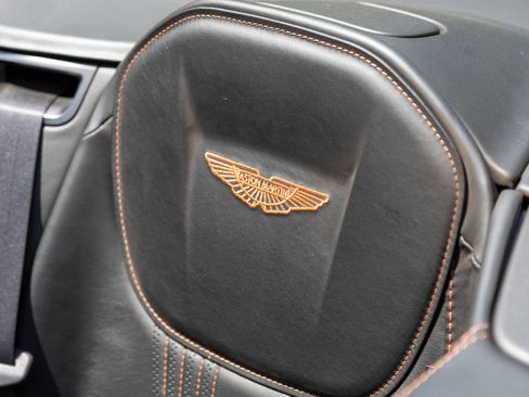Used 2021 Aston Martin DB11 Volante RWD image 47