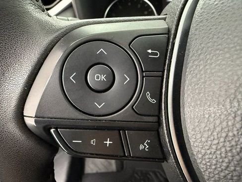 Used 2022 Toyota RAV4 XLE Premium image 13