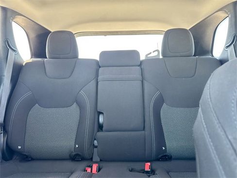 Used 2019 Jeep Cherokee Latitude w/ Popular Appearance Group image 30