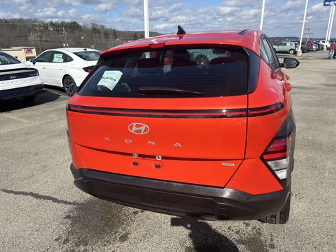 Used 2025 Hyundai Kona SE image 11