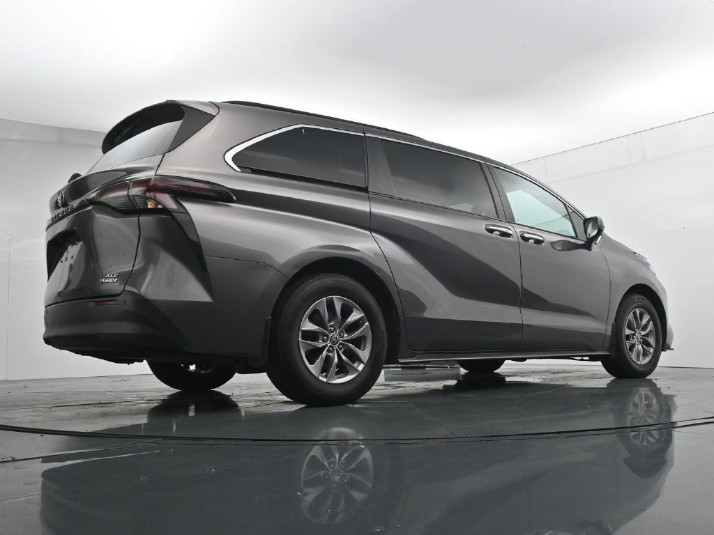 Used 2023 Toyota Sienna XLE w/ XLE Plus Package AWD/4WD image 23