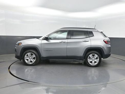 Used 2022 Jeep Compass Latitude w/ Convenience Group AWD/4WD image 2