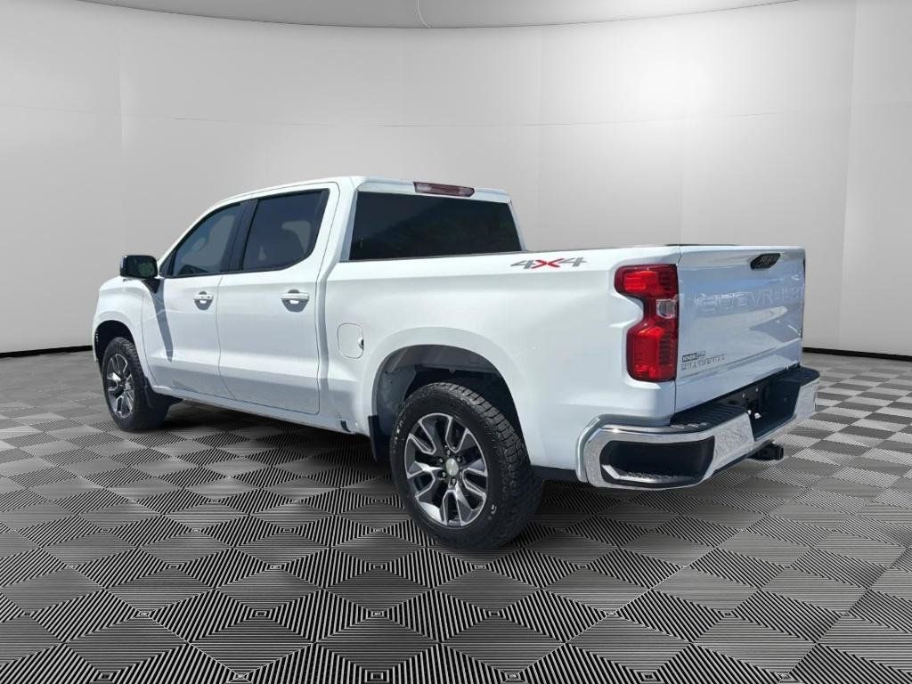 Used 2023 Chevrolet Silverado 1500 LT AWD/4WD image 3