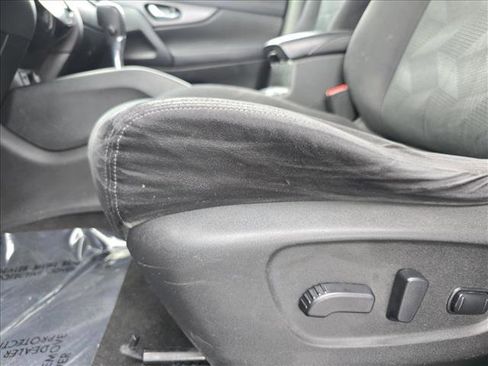 Used 2016 Nissan Rogue SV image 28