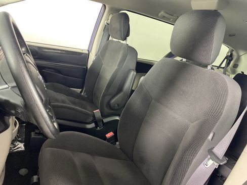 Used 2018 Dodge Grand Caravan SE w/ UConnect Hands-Free Group FWD image 15