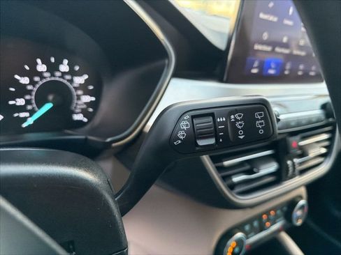 Used 2020 Ford Escape SE image 23