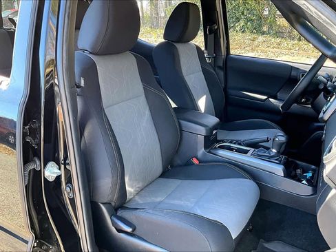 Used 2023 Toyota Tacoma TRD Sport w/ Advanced Technology Package AWD/4WD image 9
