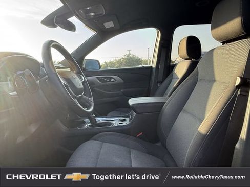 Used 2023 Chevrolet Traverse LT FWD image 9