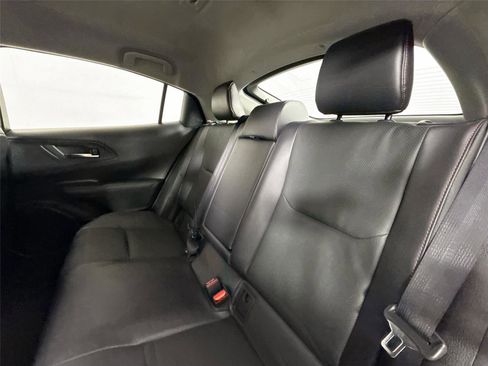 Used 2025 Toyota Prius Plug-In Hybrid image 30