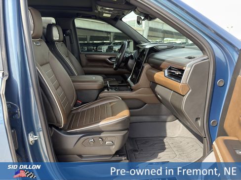 Used 2025 GMC Yukon Denali Ultimate w/ LPO, Floor Liner Package AWD/4WD image 19