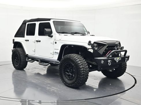 Used 2023 Jeep Wrangler Unlimited Sahara w/ Cold Weather Group AWD/4WD image 3