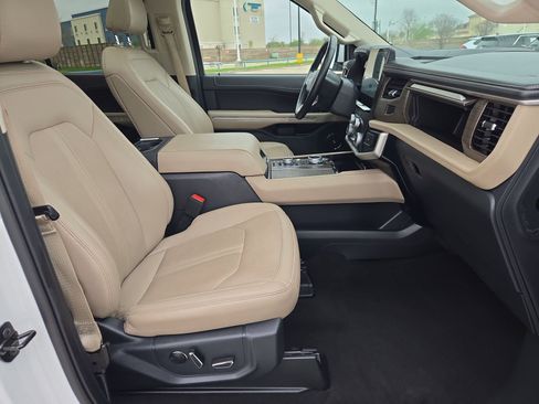Used 2024 Ford Expedition Limited image 31