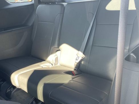 Used 2023 Chevrolet Traverse LT w/ LT Premium Package image 13