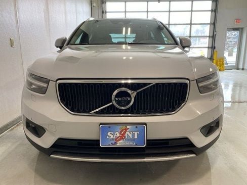 Used 2021 Volvo XC40 T5 Momentum image 4