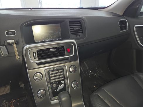 Used 2012 Volvo S60 T5 w/ Climate Pkg FWD image 32