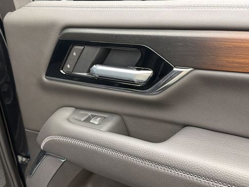 Used 2026 GMC Yukon Denali w/ Sun & Power Step Package image 41