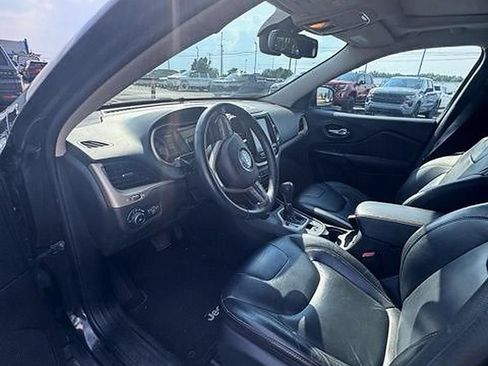 Used 2016 Jeep Cherokee Limited AWD/4WD image 6