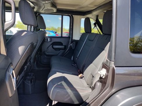 Used 2024 Jeep Wrangler Unlimited Rubicon AWD/4WD image 9