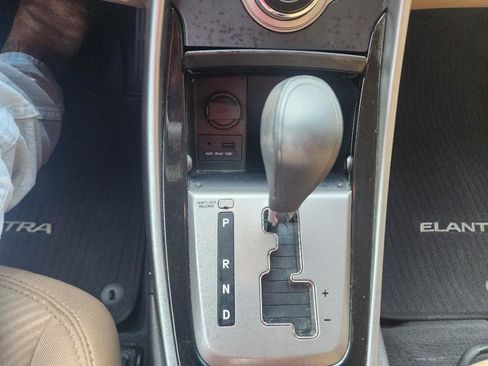 Used 2013 Hyundai Elantra GLS w/ Preferred Pkg FWD image 18