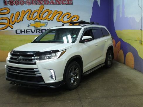 Used 2017 Toyota Highlander Limited image 2