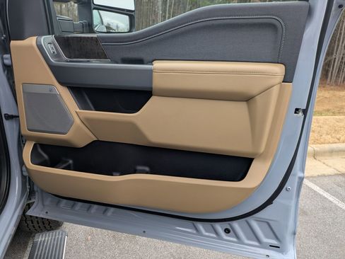 Certified 2024 Ford F350 Lariat w/ Chrome Package image 38