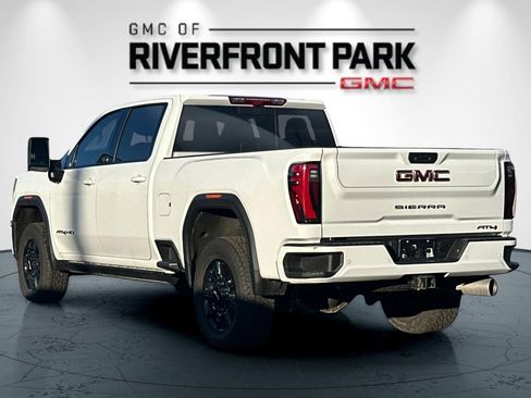 Used 2025 GMC Sierra 2500 AT4 w/ AT4 Premium Plus Package image 5