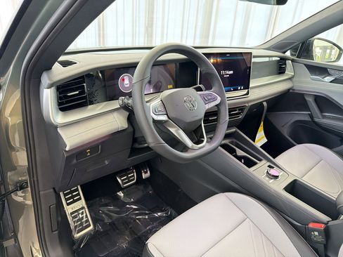 New 2026 Volkswagen Tiguan SE R-Line FWD image 4