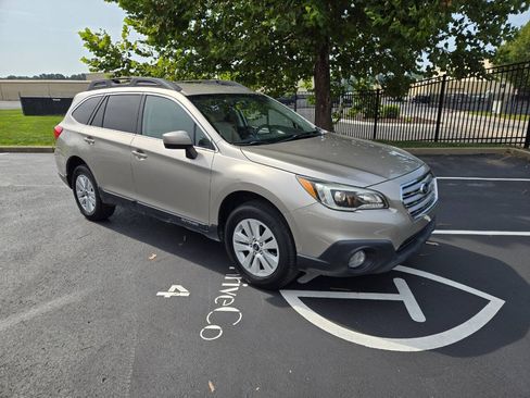 Used 2017 Subaru Outback 2.5i Premium AWD/4WD image 4